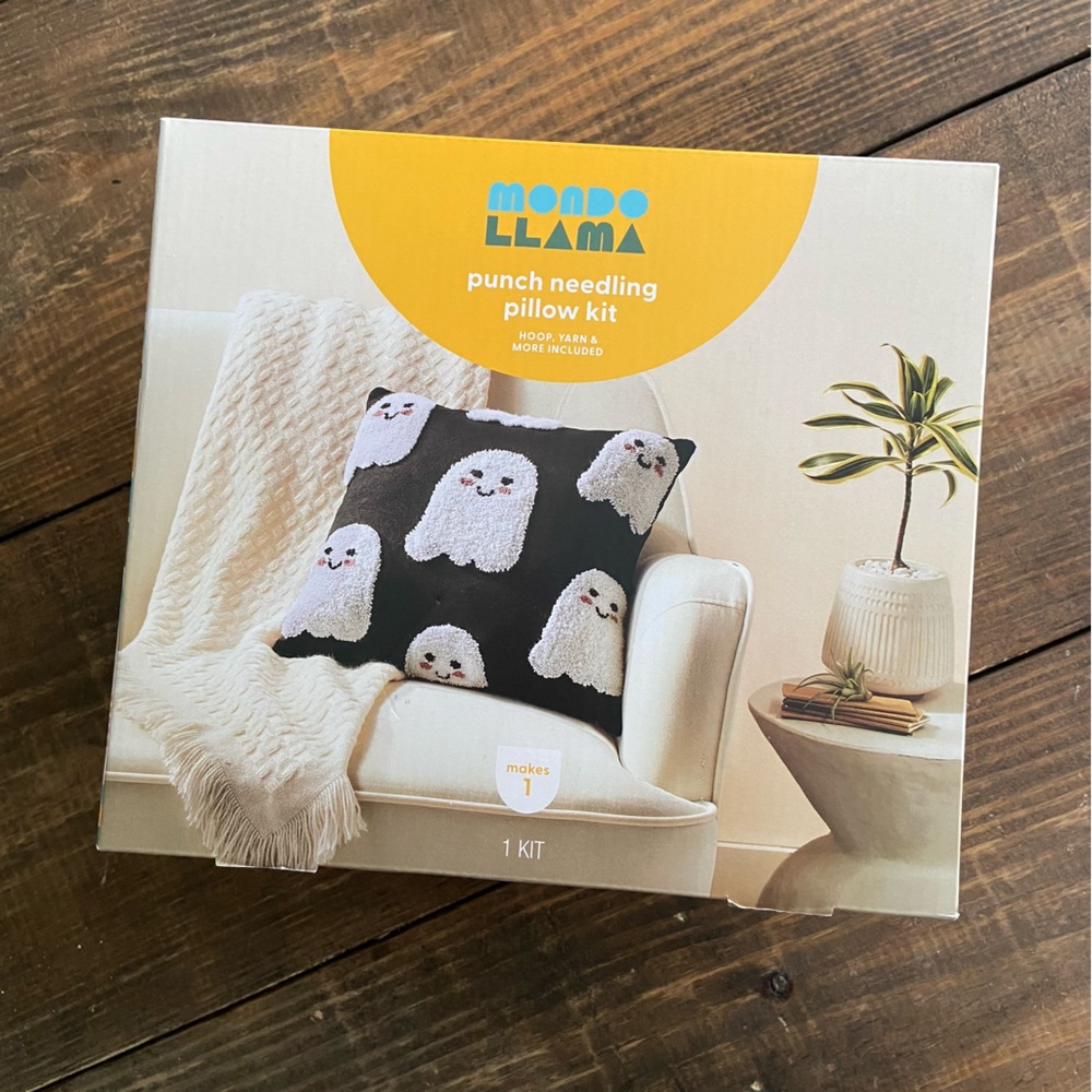 Mondo Llama Ghost Punch Needle Kit - White and Black